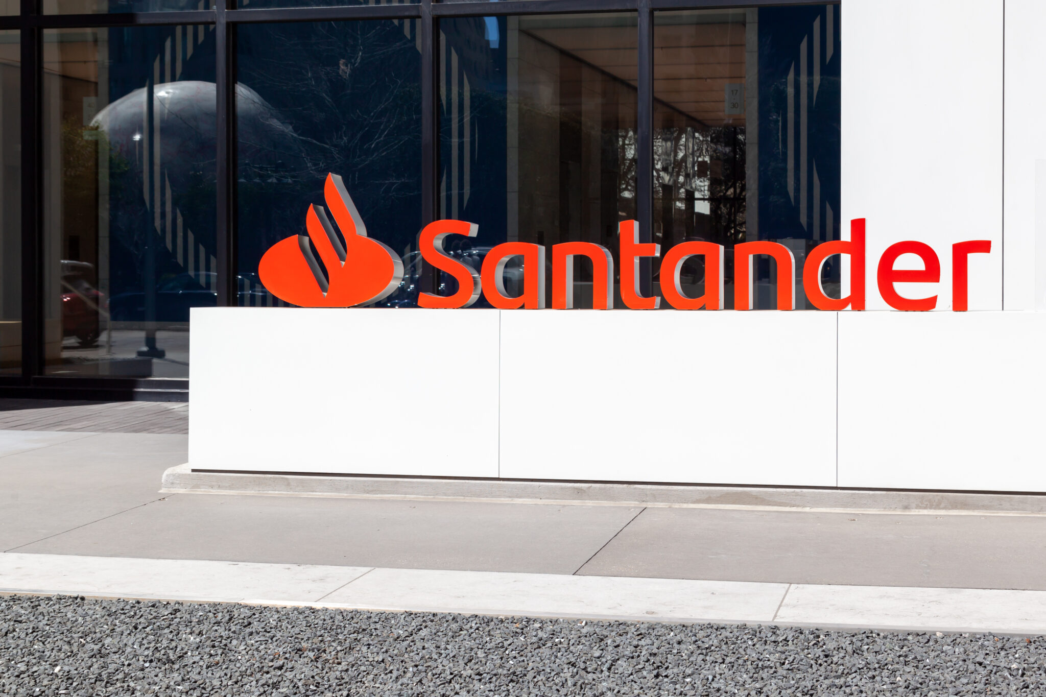 Santander Consumer Finance chooses Dealer Auction Remarketing Services to fuel its MG digital strategy